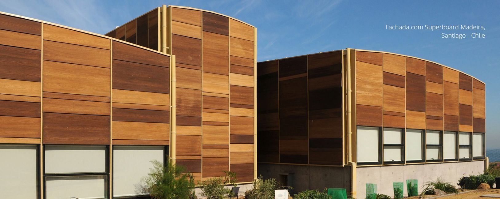 Fachada com Superboard Madeira no Chile